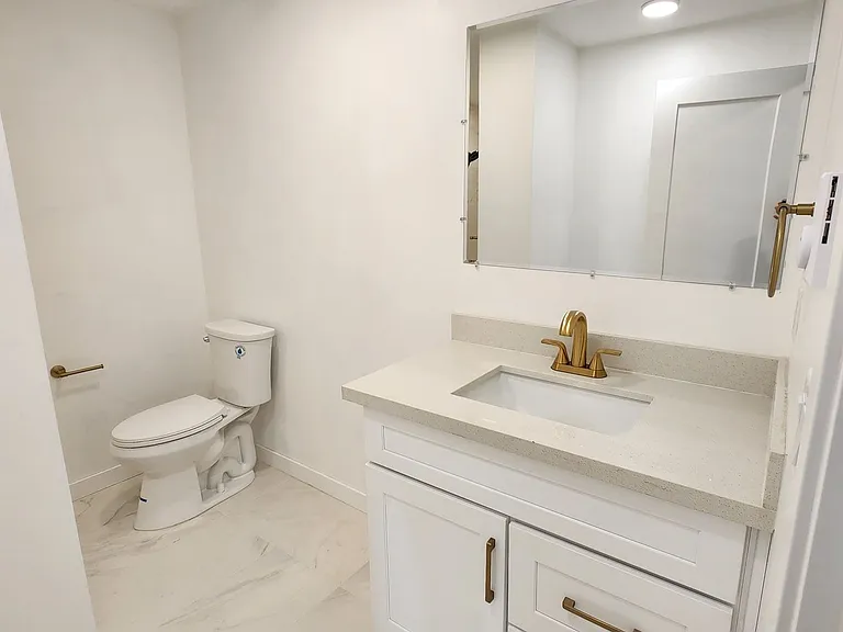 715 Nob Hill Ave N — Photo 11