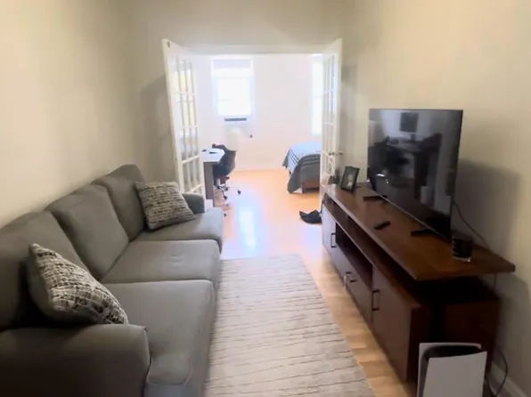 305 Park Avenue image 11 of 19