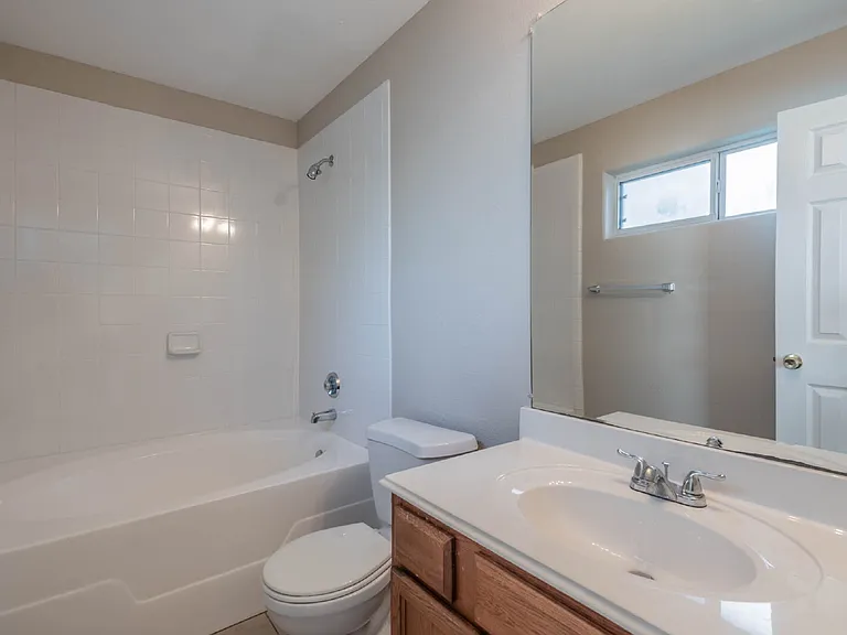 10203 Azalea Vlg — Photo 11