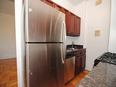 3rd image of 72 Barrow St APT 1W