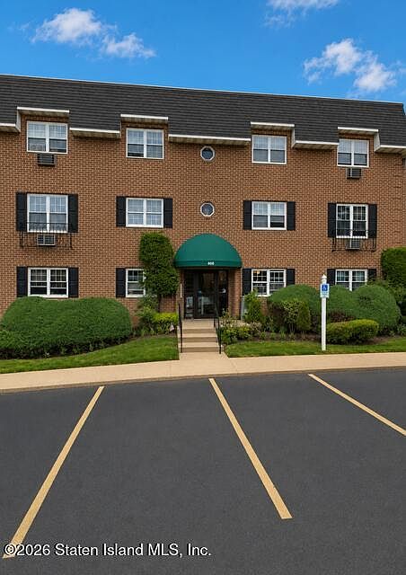 1st image of 400 Maryland Ave APT 3D
