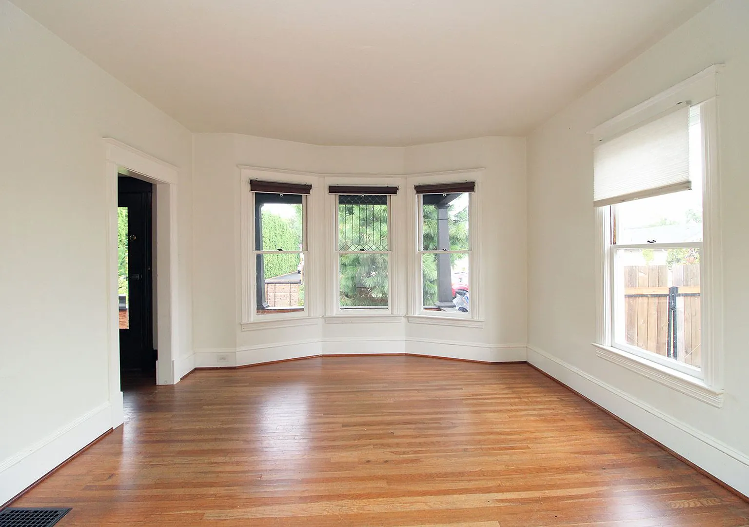 Charming St Johns Classic 4 Bed/2 Bath Craftsman 4-Square — Photo 4