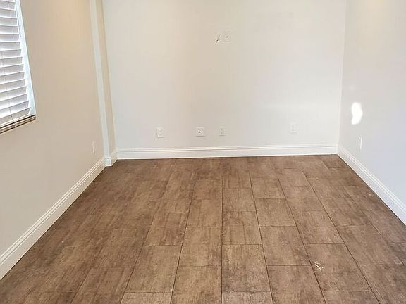 4th image of 913 Toyon Ave