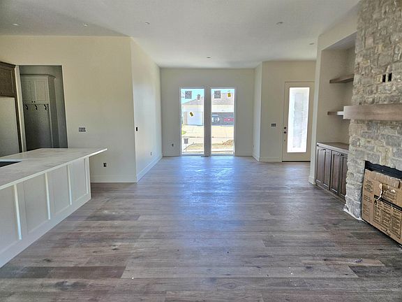 3rd image of 2530 N Emerald Ct