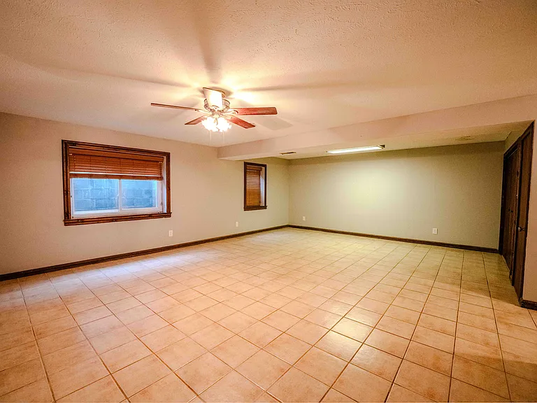 225 Parker Dr — Photo 22