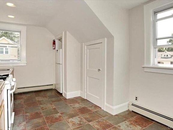 4th image of 298 S Middletown Rd Floor 2
