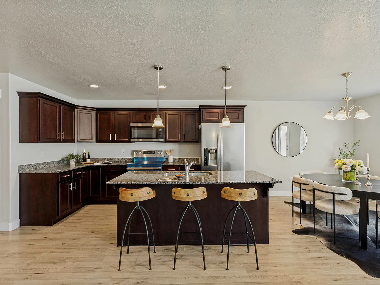 4 bed, 2.5 bath, 3105 sqft, $2,795 — Photo 3