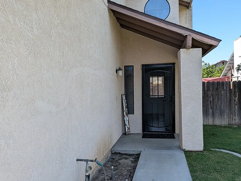 1008 Mable Ave — Photo 2