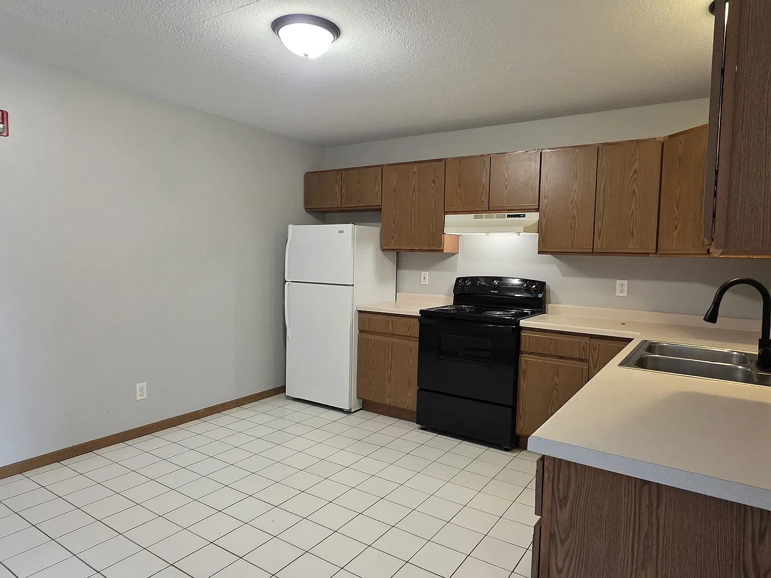 1557 Girard Ave — Photo 3
