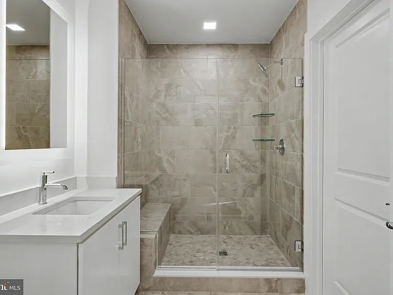 701 N Henry St #213 — Photo 41