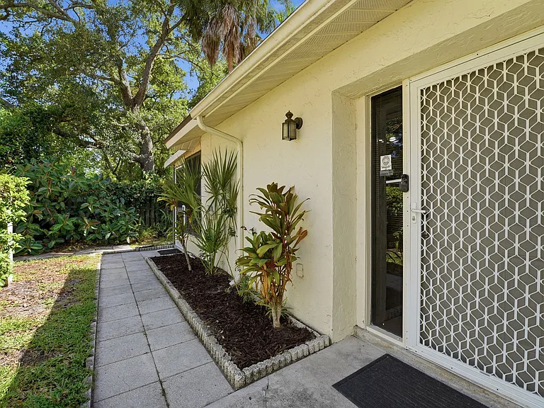 5324 Royal Palm Ave #5324 — Photo 3