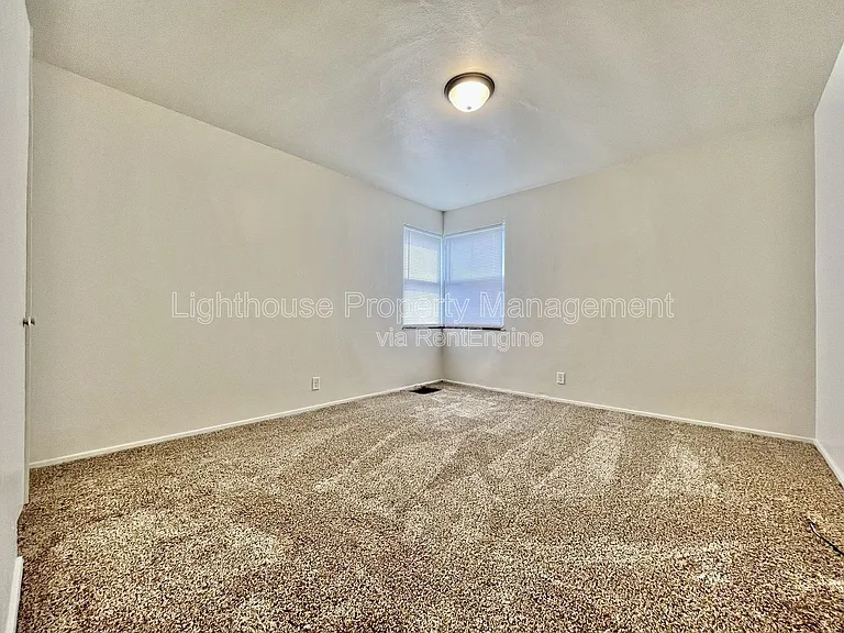 1215 Ottillia St SE #D — Photo 8