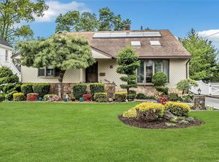 30 Sunset Rd, Bay Shore, NY 11706