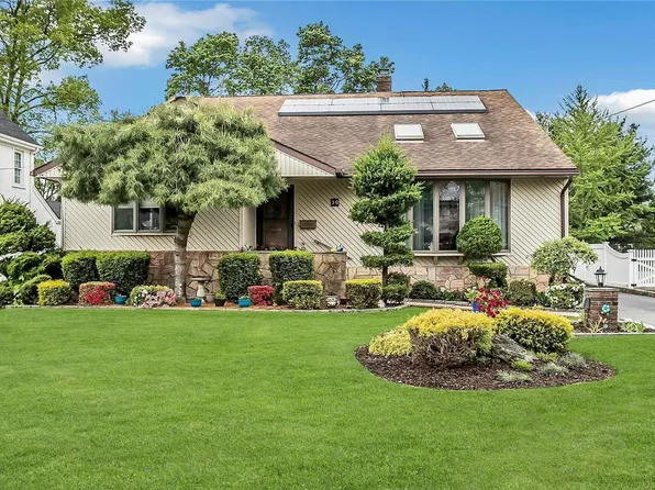 30 Sunset Road, Bay Shore, NY 11706