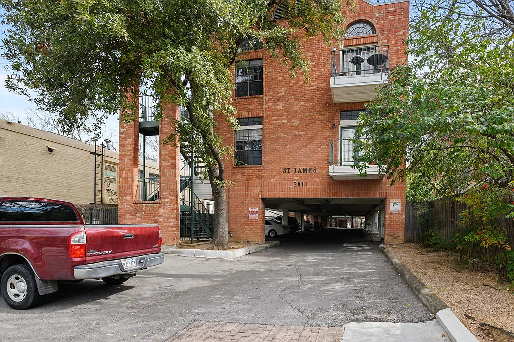 2811 Rio Grande St #302 — Photo 3