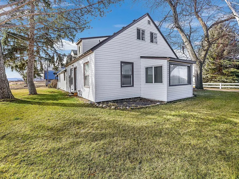 3321 Addison Ave E — Photo 41