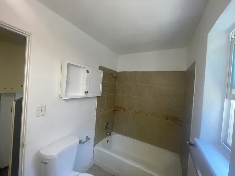1420 Clinton St — Photo 13