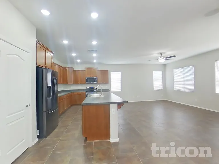 4930 E Del Rio Dr — Photo 5
