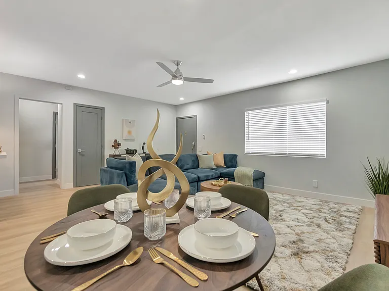 Palm View Village Inglewood — Photo 34