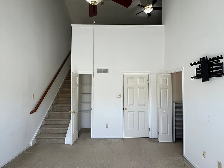 303 Victoria Way — Photo 23