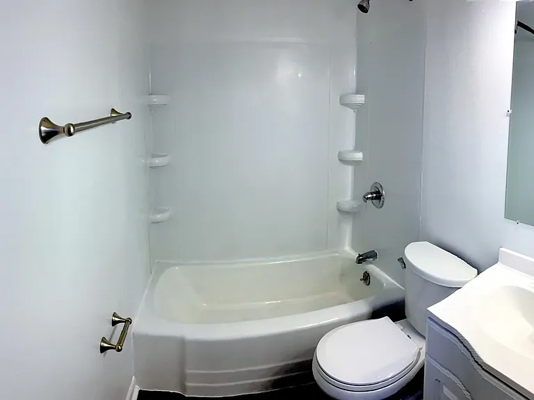 716 Wilson Ave #5 — Photo 6