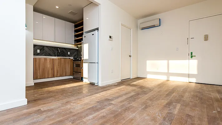 Rented by Nooklyn NYC LLC | media 47