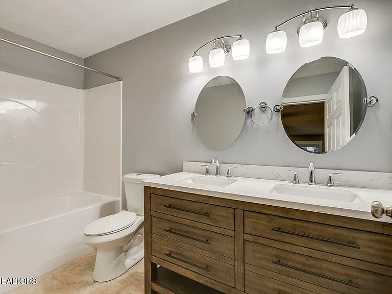 1724 Boone Cir — Photo 8