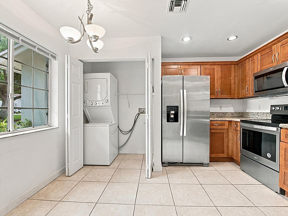 5th image of 4441 SW 11th Place
