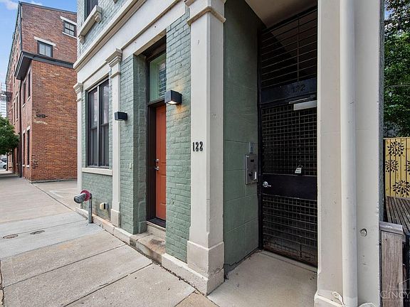 3rd image of 122 W 15th St #223