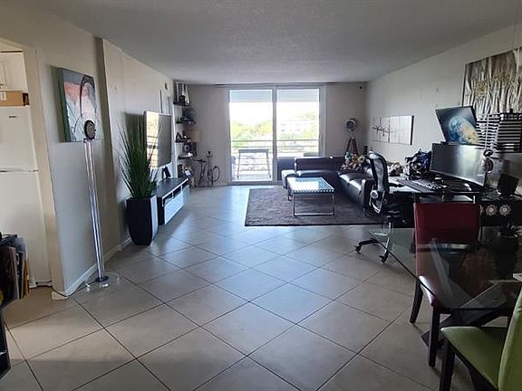 2nd image of 501 E Dania Beach Blvd #5-4A
