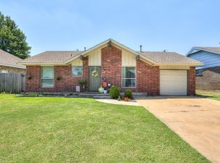 928 SW 10th St, Moore, OK 73160