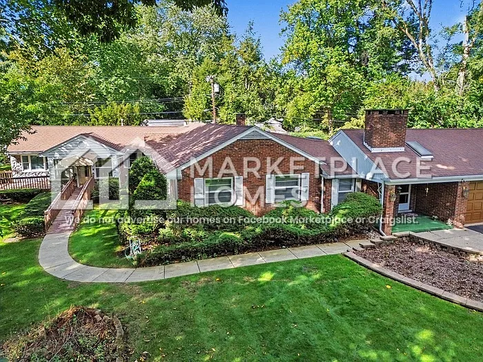 5 bed, 4.0 bath, 4000 sqft, $5,000 — Photo 2