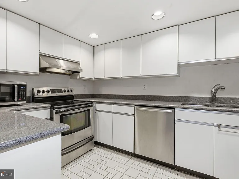 308 E Capitol St NE #11 — Photo 3