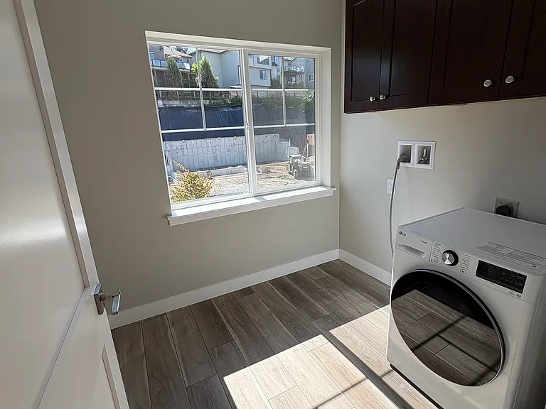 3623 Sussex Dr — Photo 4