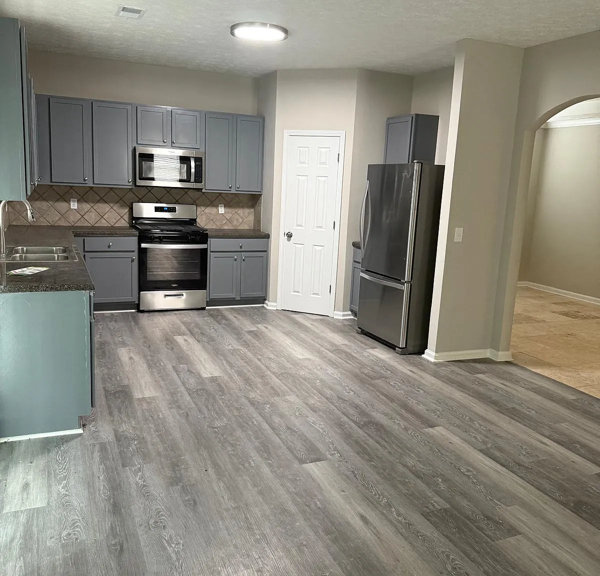 4 bed, 2.5 bath, 3024 sqft, $2,600 — Photo 2