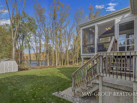 4th image of 2151 Chelsea Dr NE