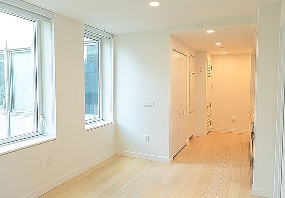4th image of 20 Broad St #2309