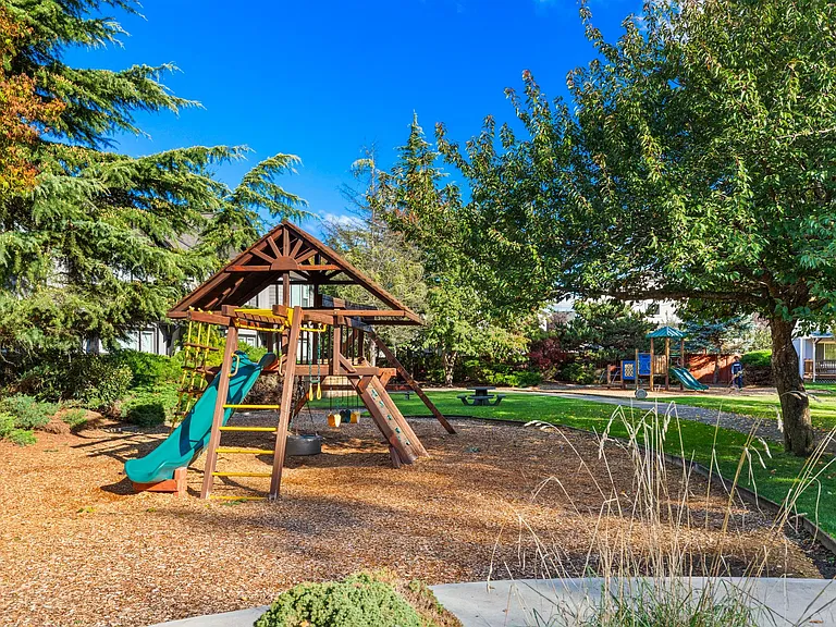 Rainier View Court Townhomes — Photo 19