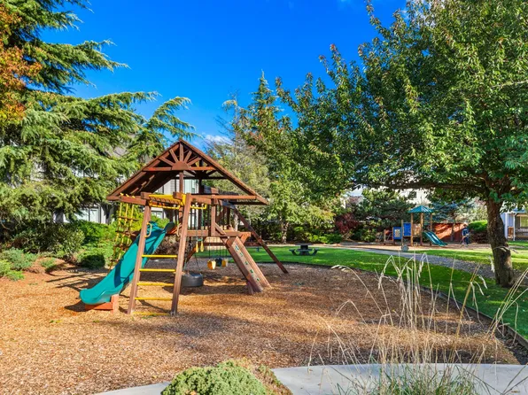 Rainier View Court Townhomes