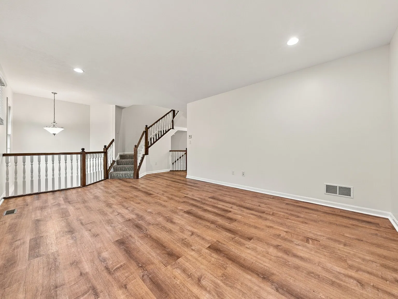 3 bed, 2.5 bath, 1950 sqft, $2,495 — Photo 3