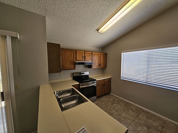 5th image of 3040 E Bluefield Ave