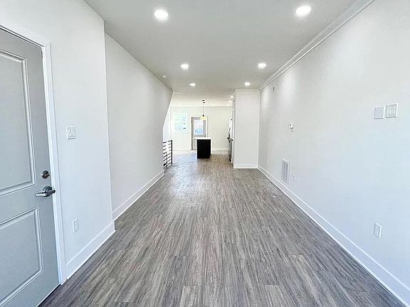 4th image of 2502 E Tioga St #E3
