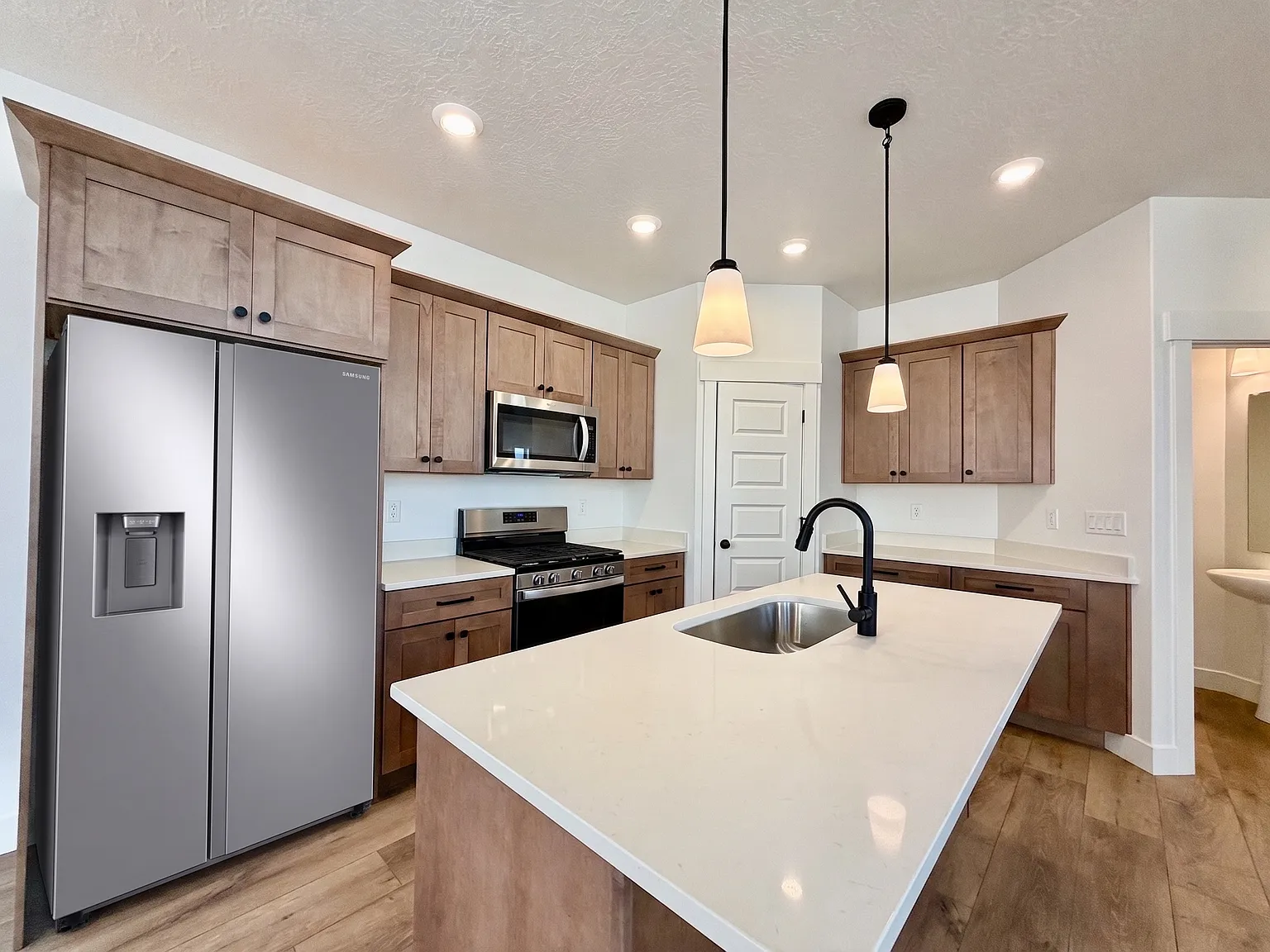 4 bed, 3.5 bath, 2321 sqft, $2,500 — Photo 4