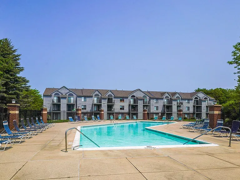 Green Ridge Apartments — Photo 36