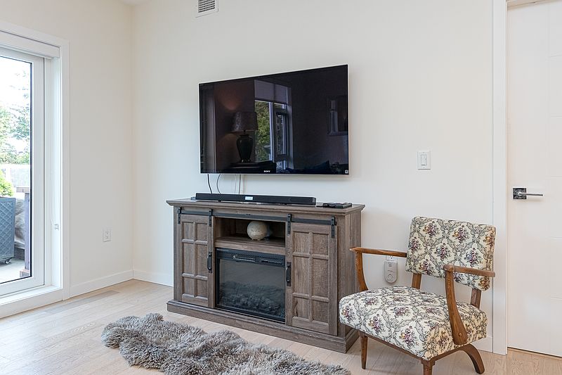 Saanich Apartment for rent - 2 Bedrooms — photo 3