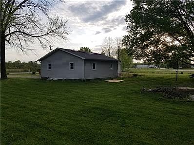 3rd image of 195 Robb Hill Rd