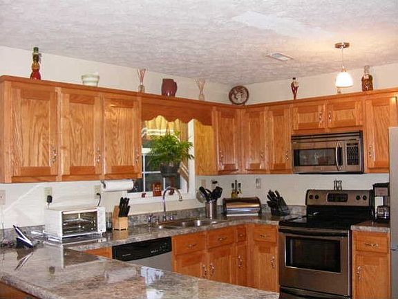 4th image of 13 Arbor Green Dr