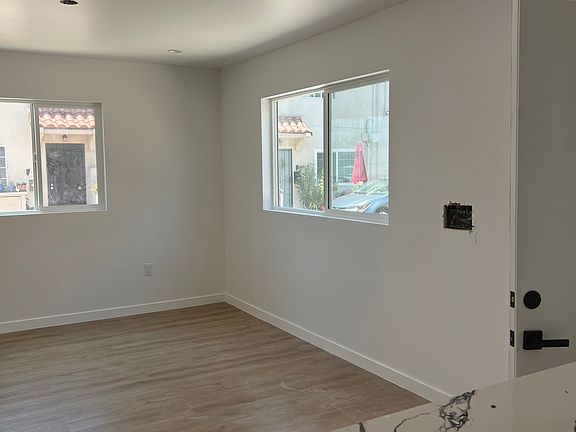 5th image of 965 N Serrano Ave