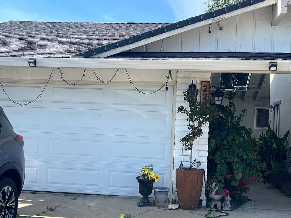 1st image of 227 Lambert Ct