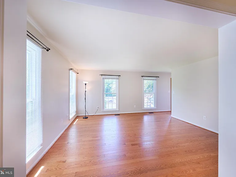 8508 Silverdale Rd — Photo 10